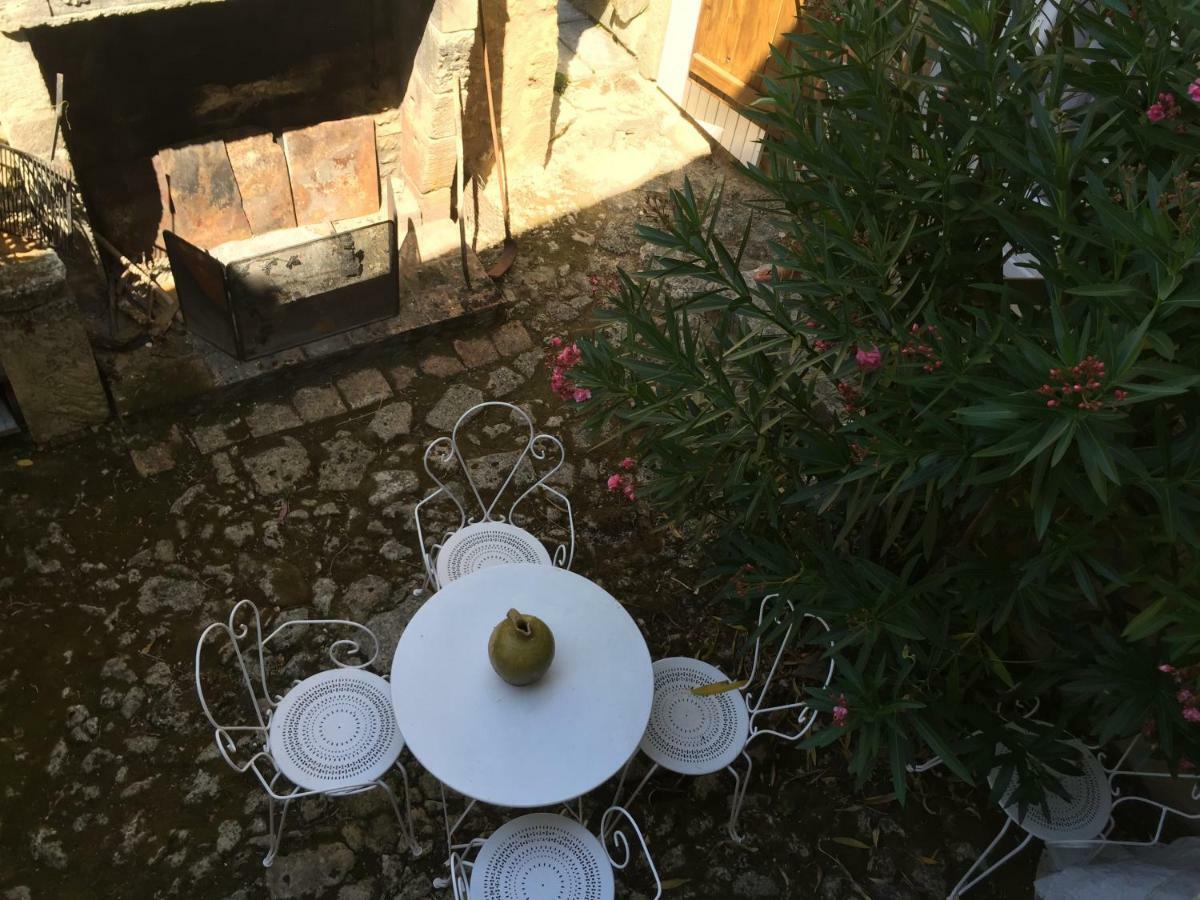 Le Prieure Acomodação com café da manhã Saint-Pey-de-Castets Exterior foto